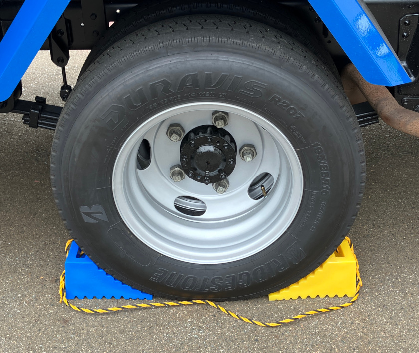 トラック用車止め・輪止め
