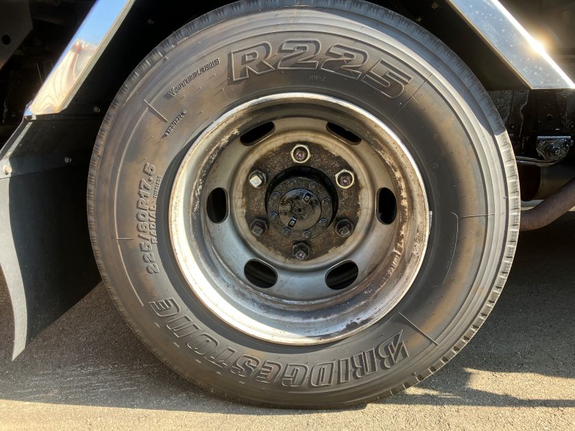 ホイールナット新品交換
